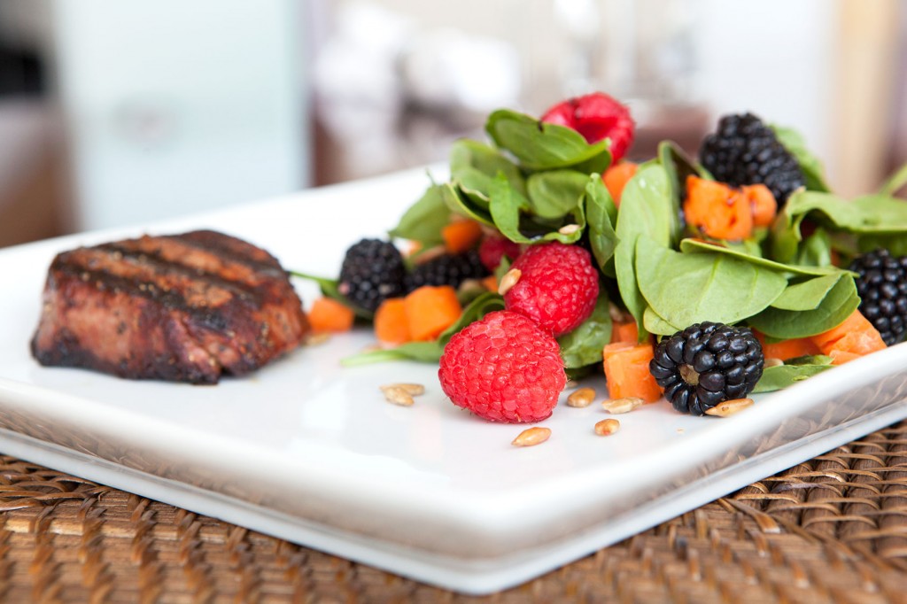 Seared Filet Mignon with Spinach and Berries Salad